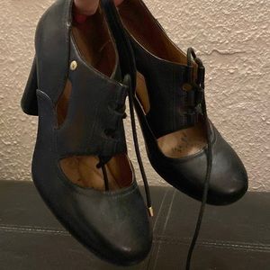 Clarks 7M heel black leather